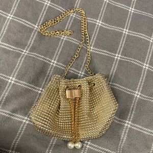 Chic Gold Chain Mini Bag with Pearl Accents